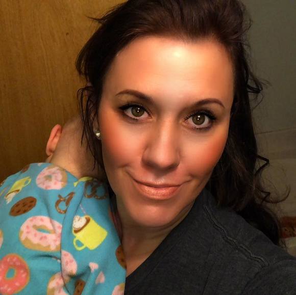 Meet your Posher, Amanda - Picture 1 of 1